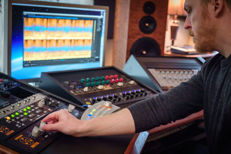 A Beginners Guide To Perfect Mixing and Mastering Music