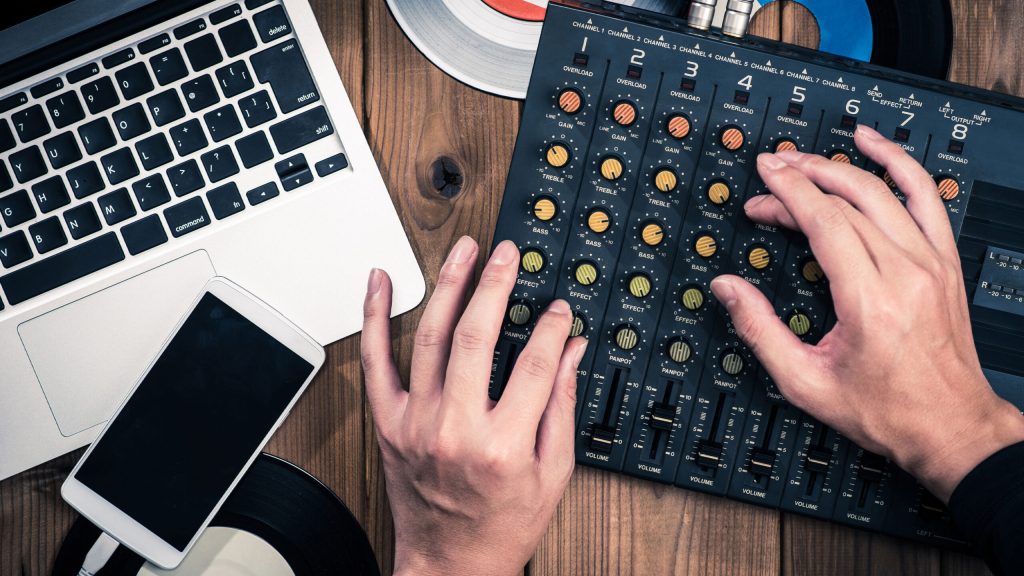 How to Become a Music Producer with No Experience in 2025