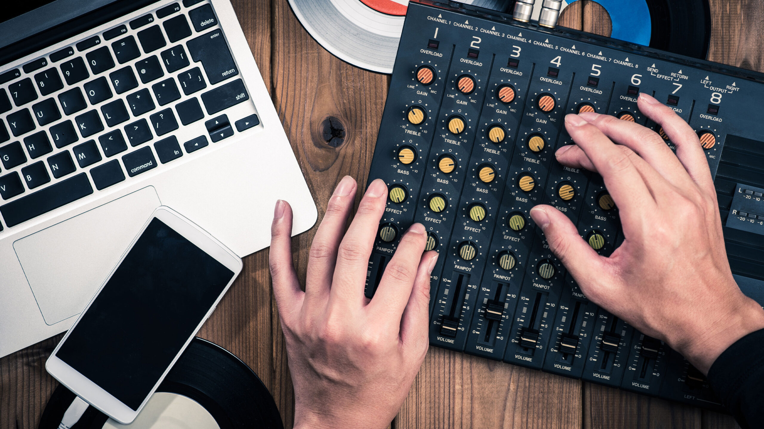 How to Become a Music Producer with No Experience in 2025